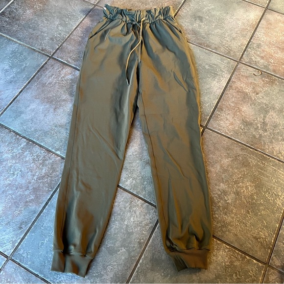 Lululemon Green Jogger Pants Size 0 - Picture 2 of 13